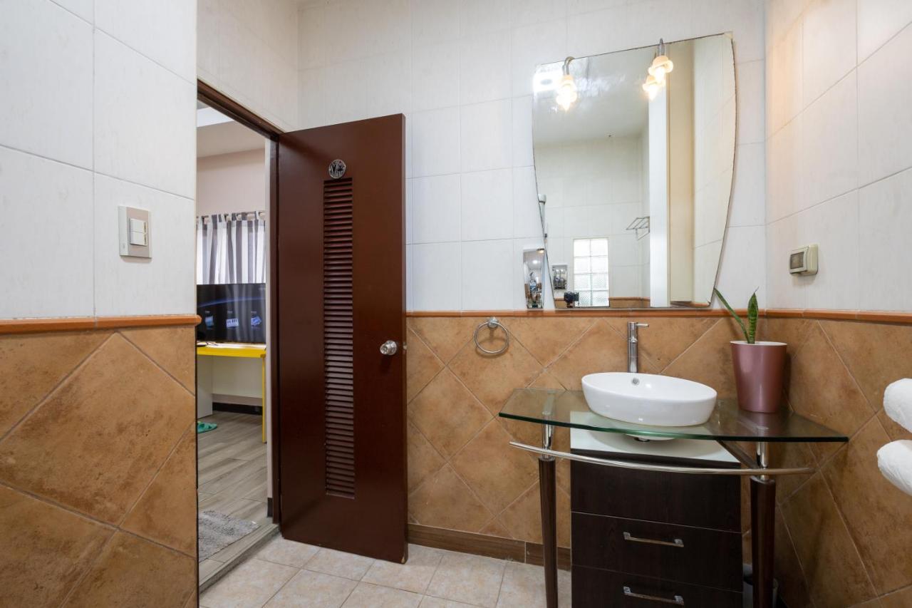 Casa Heradurra Uno/Dos Manila Bagian luar foto